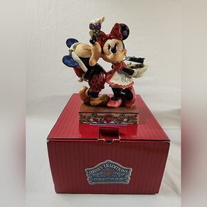 Disney Showcase Jim Shore "UNDER THE MISTLETOE" Mickey & Minnie Figurine 4039039